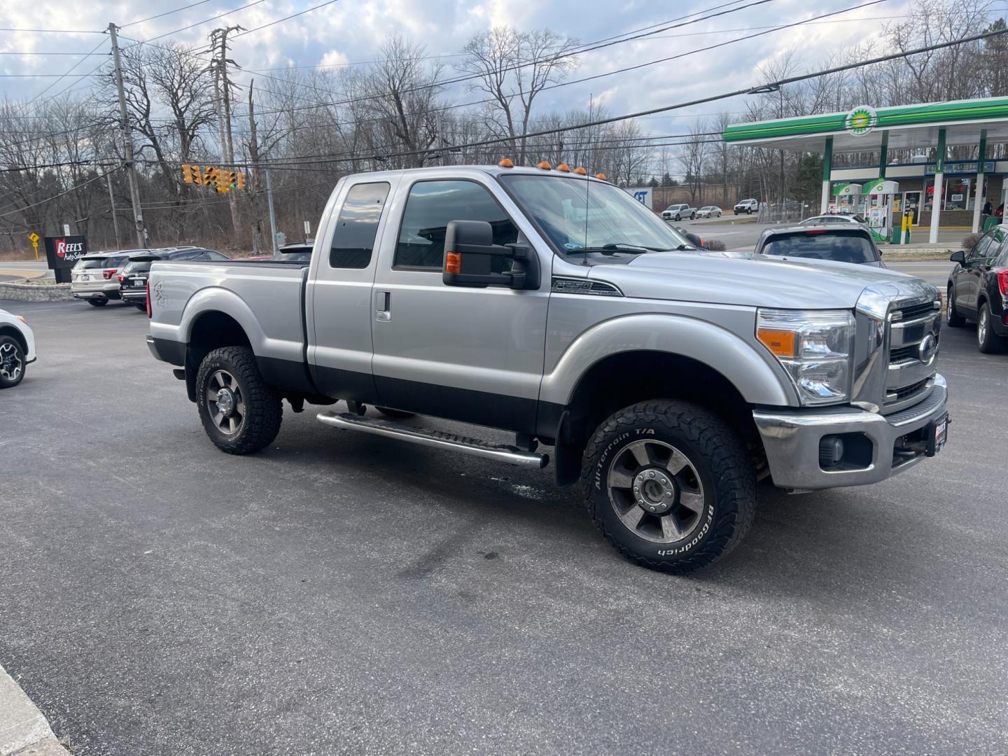 2015 Silver /Black Ford F-250 SD Lariat SuperCab 6.5ft. Bed 4WD (1FT7X2B61FE) with an 6.2L V8 OHV 16V engine, 6-Speed Automatic transmission, located at 547 E. Main St., Orwell, OH, 44076, (440) 437-5893, 41.535435, -80.847855 - Photo#3